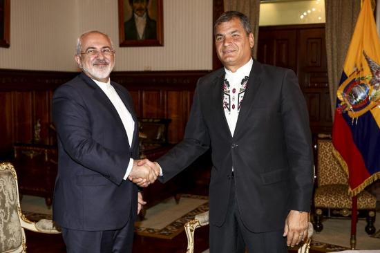 Ecuador firma memorandos con Irán, que ofrece crédito de 100 millones dólares