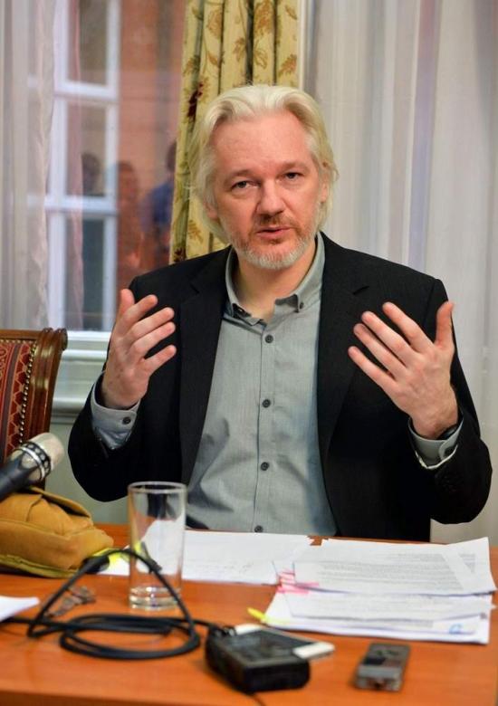 Correa dice que Fiscalía sueca interrogará a Assange en Embajada de Ecuador