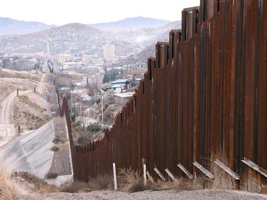 Rechazan muro en la frontera