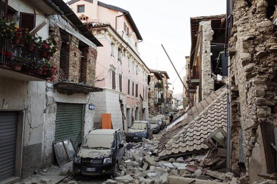 Tres días después del terremoto, Amatrice ya piensa en su reconstrucción
