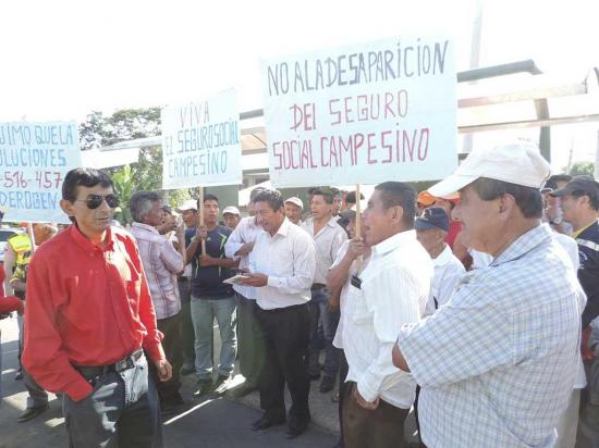 Protestan ante una presunta desaparición del Seguro Campesino