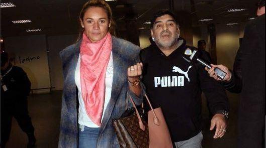 Maradona acusado de querer viajar con un pasaporte robado