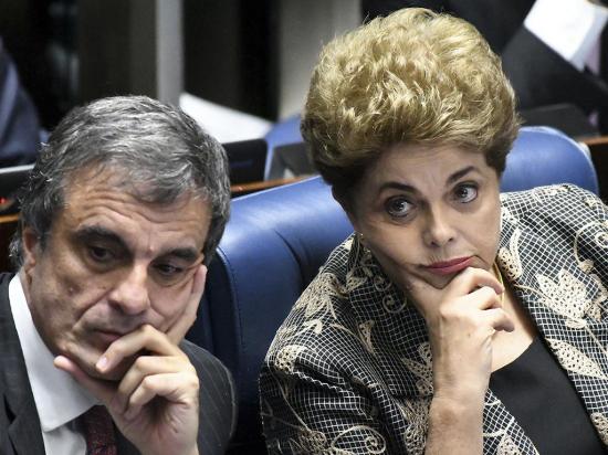 Rousseff denunció un golpe de estado
