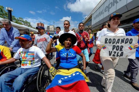 Caracas recibe a cientos de venezolanos para marcha opositora