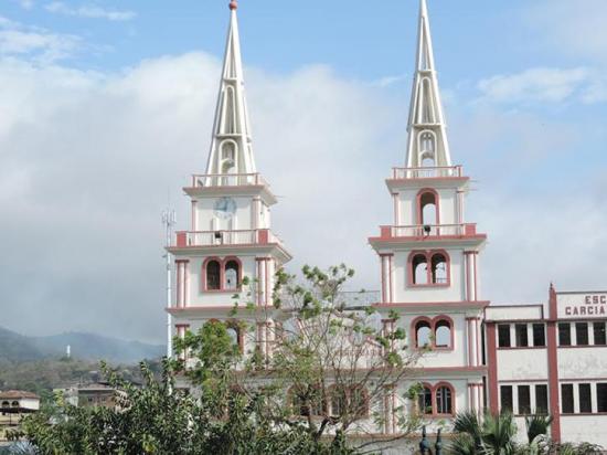 Demolición de torre de la iglesia San Lorenzo de Jipijapa está en duda
