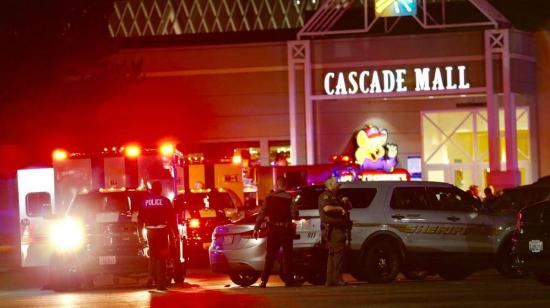 Tiroteo en un centro comercial de EE.UU. deja al menos cinco fallecidos