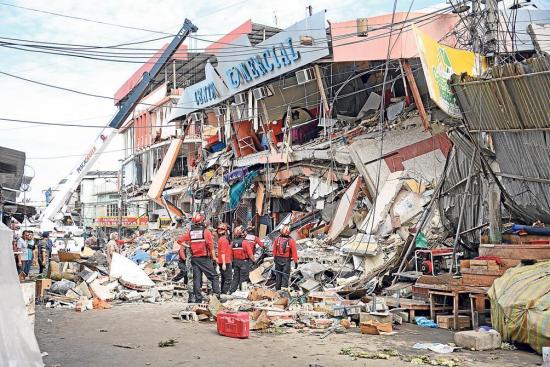 El terremoto del 16 de abril dejó 41 huérfanos en Ecuador, anuncia Correa