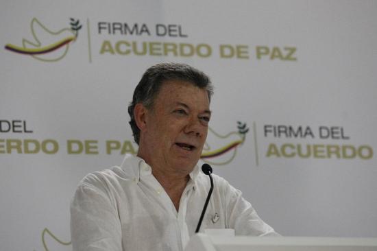 Jornada de la paz de Colombia se inicia con homenaje de Santos a militares
