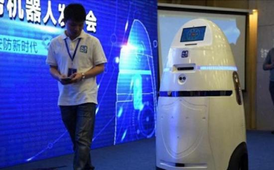 Robots empiezan a patrullar en uno de los mayores aeropuertos de China