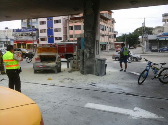 Una persona resultó herida tras un incendio en una gasolinera de Guayaquil