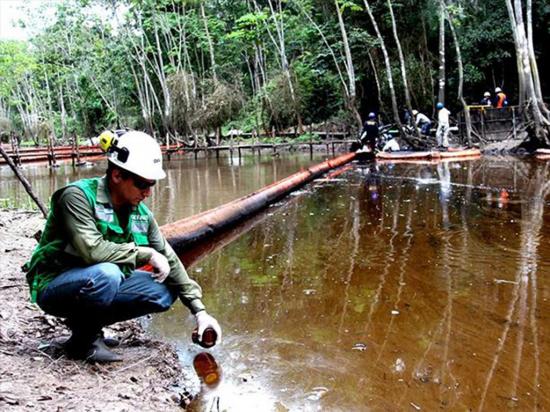 Reportan derrame de petróleo en la región amazónica de Loreto