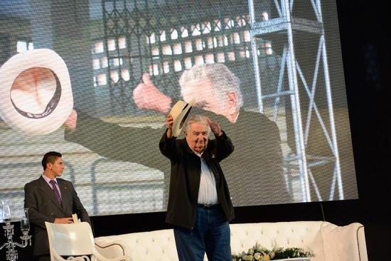 José Mujica brinda charla magistral en el coliseo La California de Portoviejo