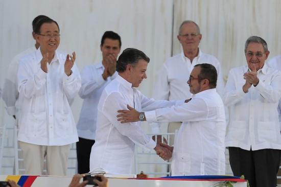 La comunidad internacional celebra la firma de paz entre Colombia y las FARC