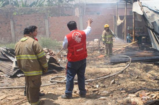 Incendio destruye taller de ebanistería en Montecristi