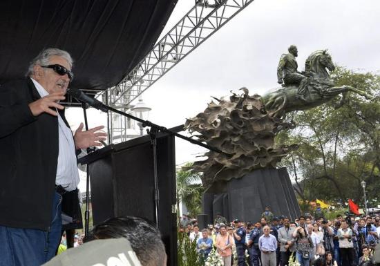 El “huésped” Mujica inauguró el monumento al Viejo Luchador