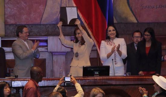 La Asamblea Nacional entrega condecoración 'Manuela Sáenz' a Cristina Fernández