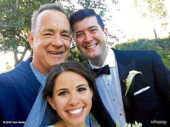 Tom Hanks Sorprende a recién casados