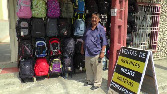 Comerciantes que estaban en el centro de Portoviejo reportan ventas bajas en nuevos locales