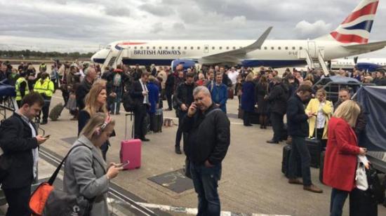 Evacúan un aeropuerto de Londres por un 'incidente químico'
