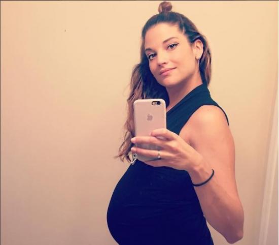 Natalia Jiménez se convirtió en madre de una niña