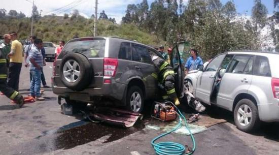 Dos personas mueren en accidente de tránsito en Quito