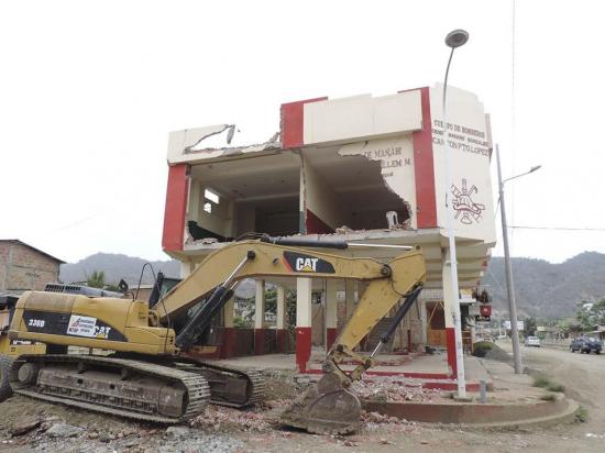 Más de 20 demoliciones de casas afectadas han hecho en Puerto López