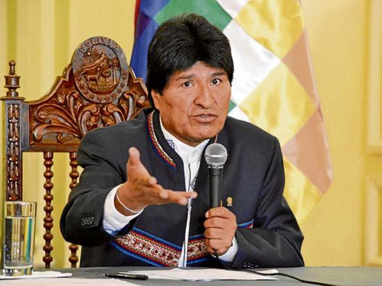 Morales denuncia bloqueo a miles de transportistas