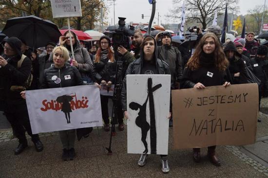 Mujeres protestan nuevamente contra posible prohibición del aborto en Polonia