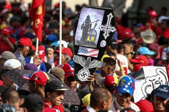 Chavismo y oposición se acusan de ser golpistas con un diálogo en puertas