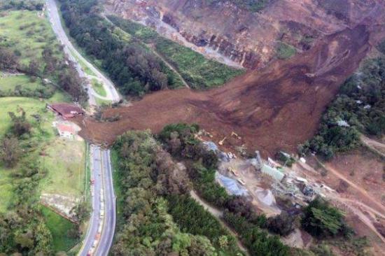Asciende a seis la cifra de muertos por derrumbe al noroeste de Colombia
