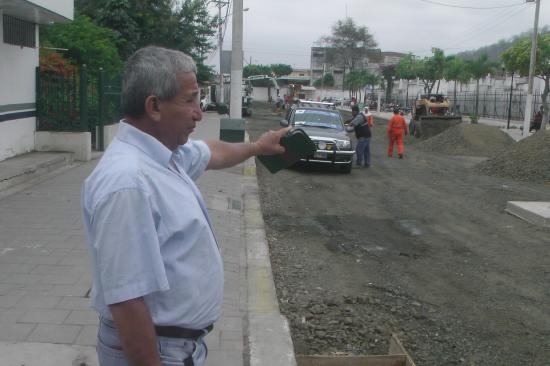 Están “ojo al Cristo” en la reconstrucción de la calle Coronel Sabando