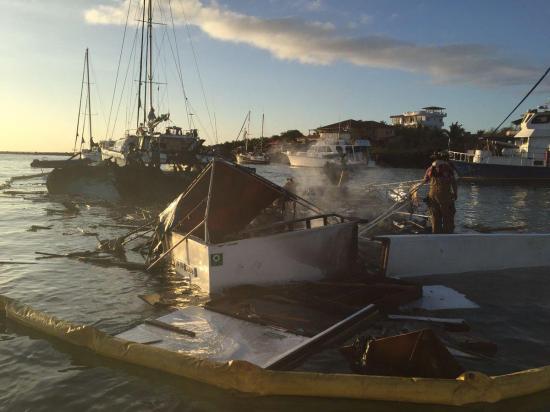 Un herido y un desaparecido tras la explosión de un barco en Galápagos