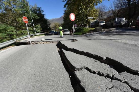 Un terremoto sacude nuevamente el centro de Italia y deja decenas de heridos