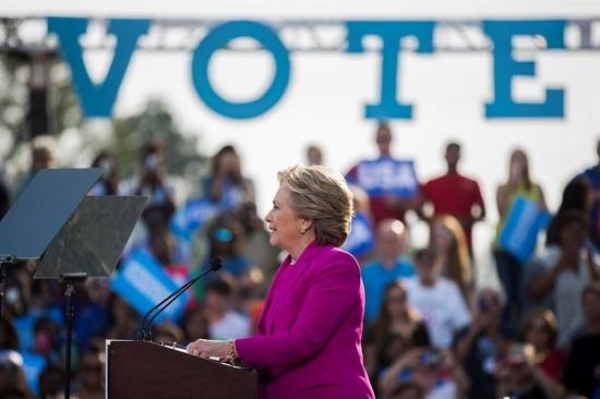 Clinton gana en voto anticipado mientras Trump confía en la jornada electoral