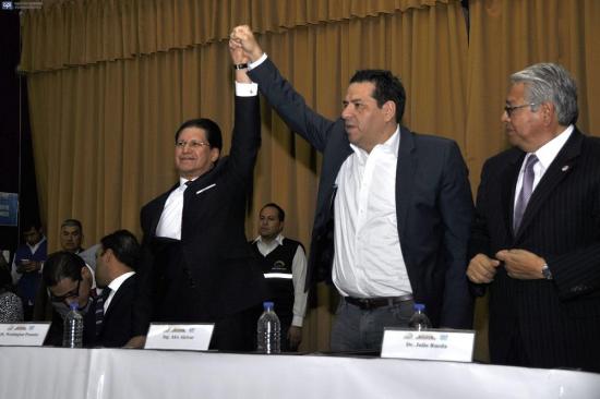 Washington Pesántez y el manabita Álex Alcívar inscriben su candidatura presidencial