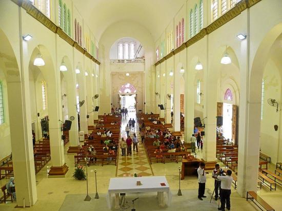 La fe los mueve hacia la Basílica Menor de Montecristi