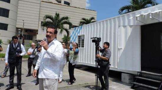 Alcalde de Guayaquil anuncia la entrega de las primeras casas-contenedores para afectados por el terremoto