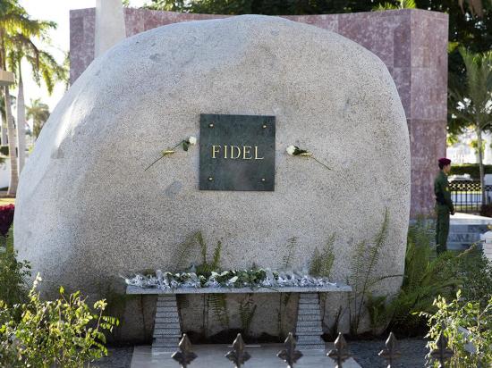 Fidel fue sepultado en ceremonia privada