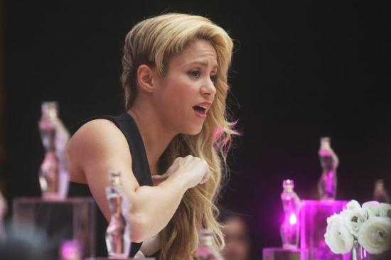 Shakira sorprende y encanta a los chilenos en la presentación de su perfume