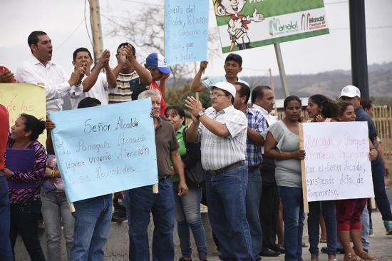 Ciudadanos reclaman más obras en Picoazá
