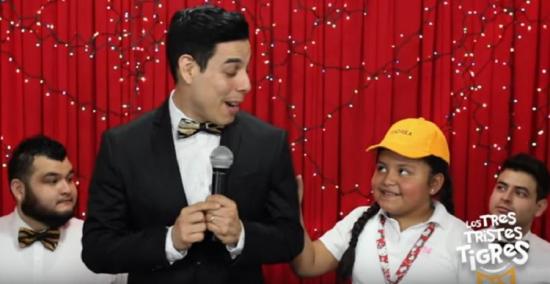 Niña que corrigió a ministro mexicano regresa en divertido vídeo de Youtube: '¡Se dice leer!'