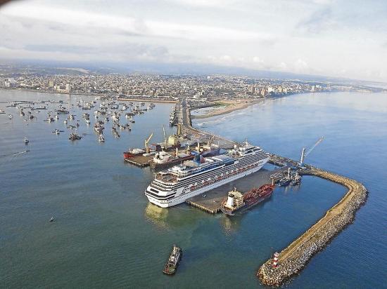 Municipio y Comité  preparan propuesta para el puerto