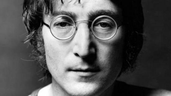 4 disparos acabaron con la vida de John Lennon, pero no apagaron su voz