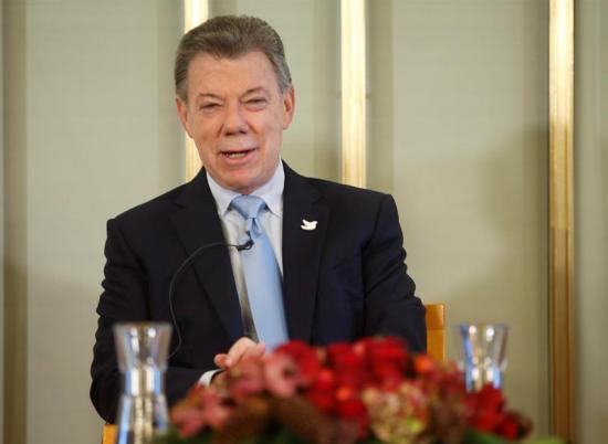 Santos afirma que el Nobel fue 'un regalo del cielo' para el proceso de paz