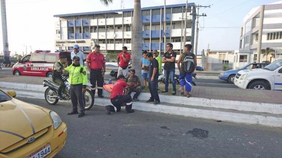 Un hombre es atropellado en la avenida Malecón en Manta
