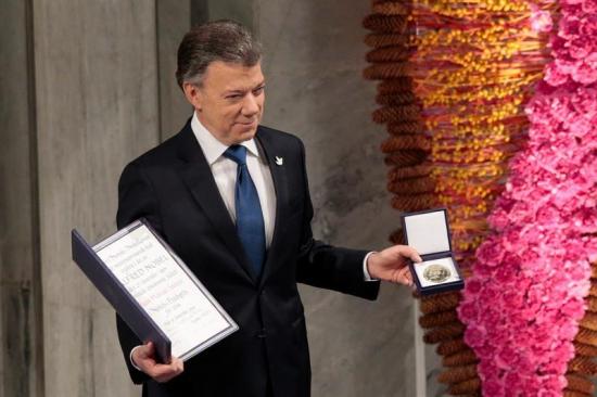 Santos recibe Nobel de la Paz con dedicatoria a Colombia y víctimas de guerra