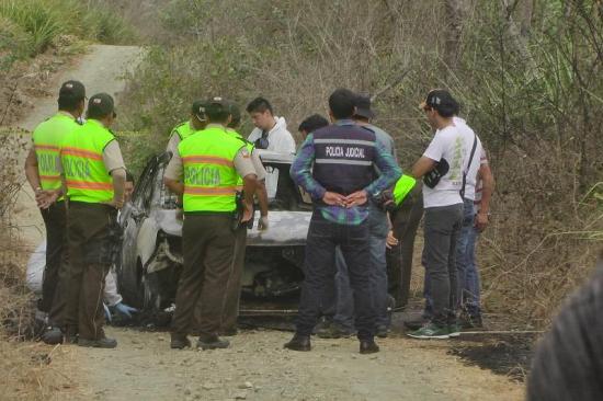 Hallan tres cuerpos calcinados dentro de un carro en Jipijapa