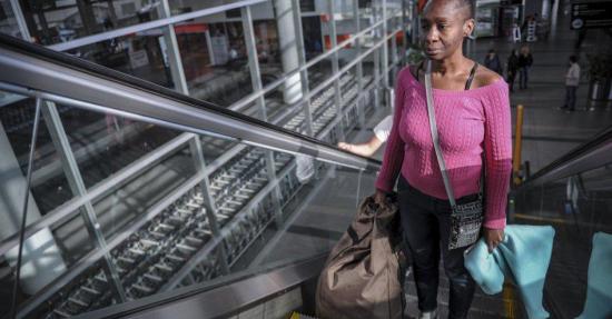 La mujer que vivió más de un mes en el aeropuerto de Bogotá regresó a EE.UU.