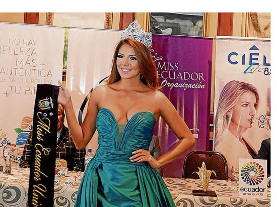 Connie Jiménez presentó varias prendas que lucirá en el Miss Universo