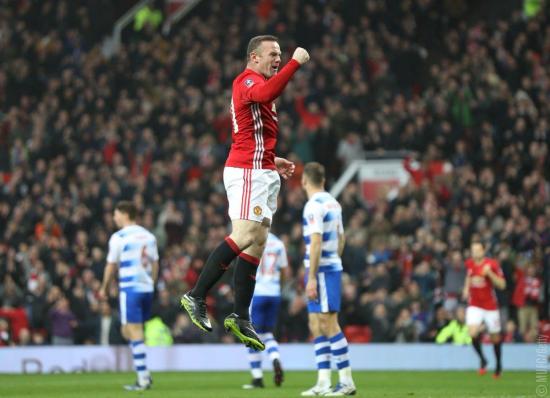 Rooney iguala el récord de Sir Bobby Charlton, tras marcar en la goleada del Manchester United